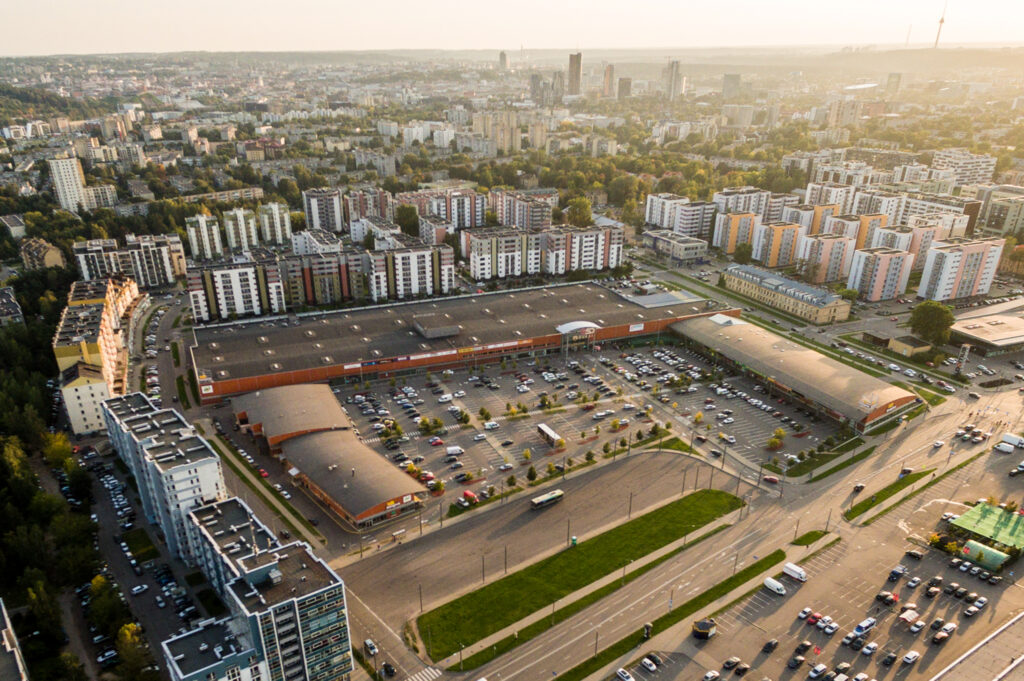 Nekilnojamojo turto bendrovės Baltic RED vystomas ir valdomas prekybos parkas BANGINIS Vilniuje, Lukšio g. 34